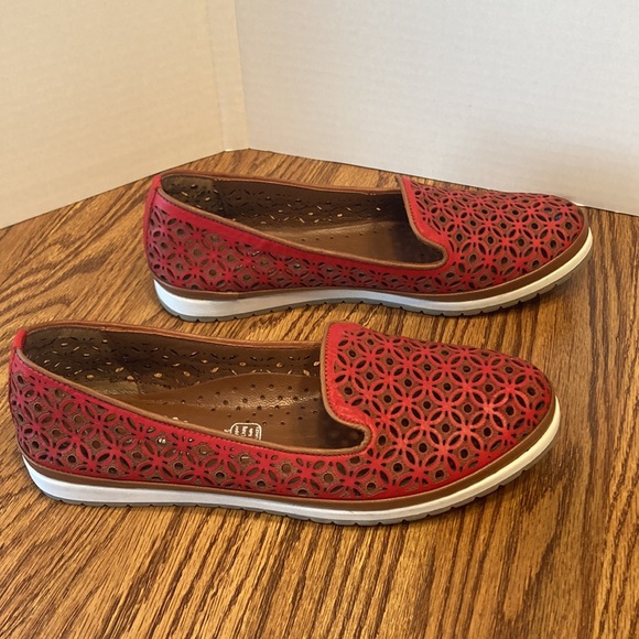 EUC Spring Step Tulisa Leather Red Lattice Cut Casual Flats, Size 39 (US 8.5) - Picture 4 of 8